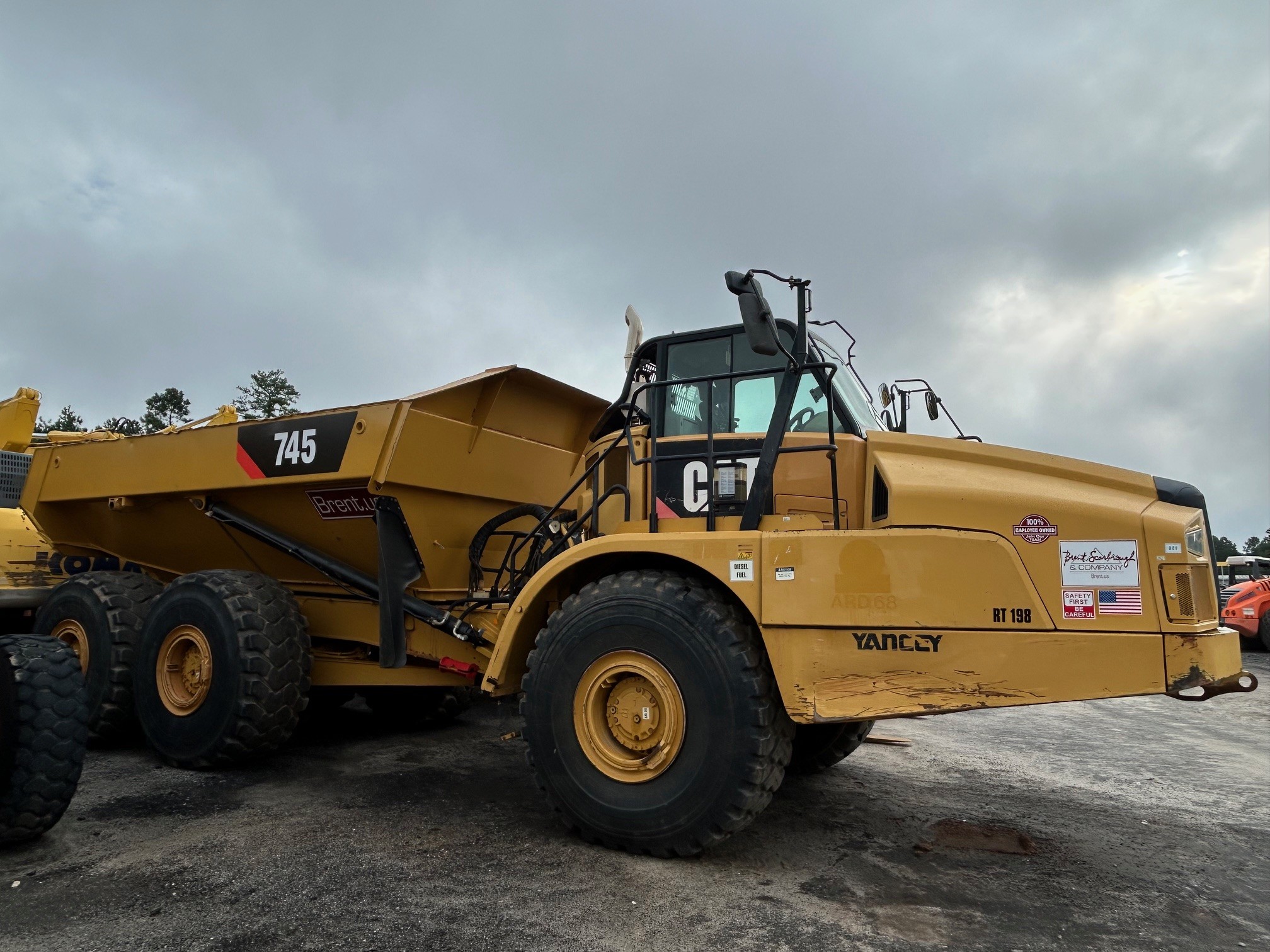 CAT 745